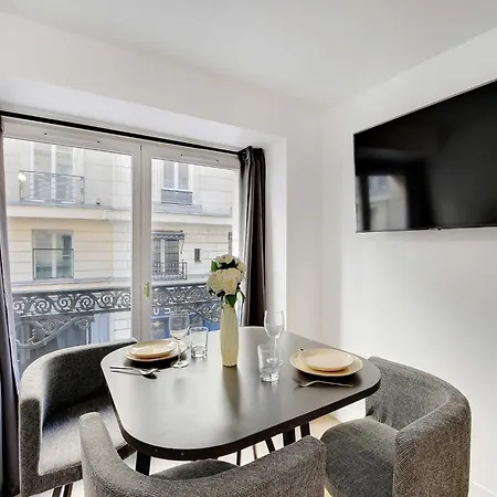 In The Heart Of Opera Apartment
